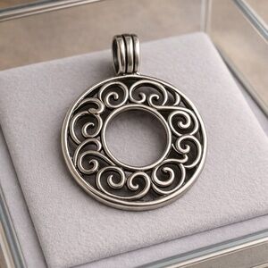Premier Designs Annette Magnetic Enhancer.  GUC FLAW #016